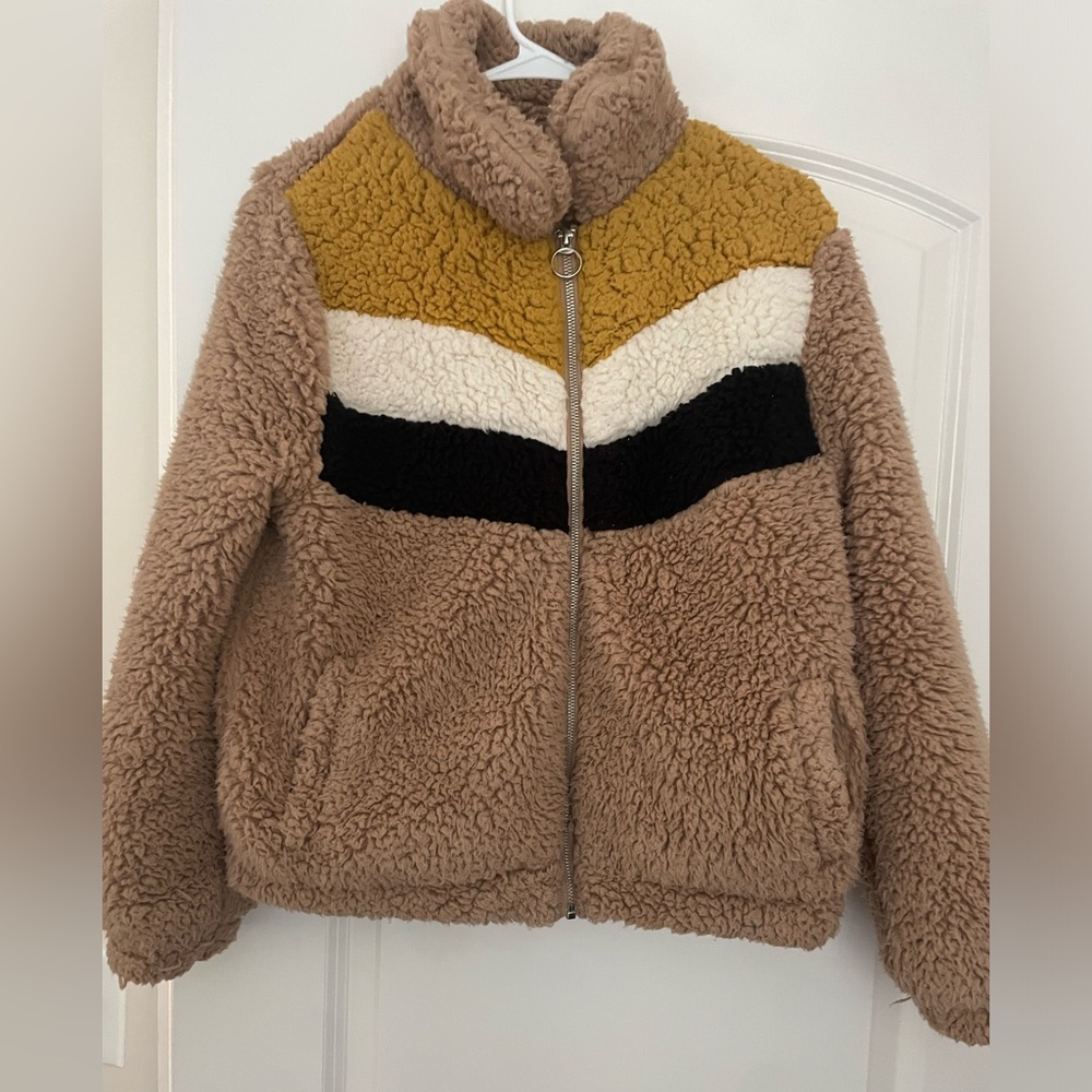 Love Tree boutique Sherpa! Womens M